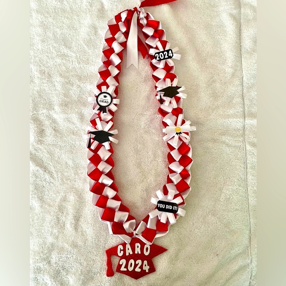 Red & White Grad Lei - Personalized With Grad Name and Year - Handmade - Picture 1 of 3